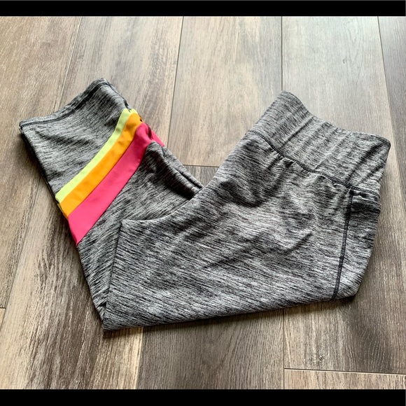 Plus Size Yoga Capris Pants Women’s Size 18/20 Moisture Wicking Livi Lan… - Picture 9 of 9